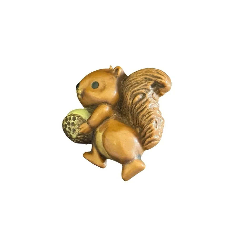 Hallmark Vintage Thanksgiving Squirrel Acorn Pin Brooch Kitsch Card Holder